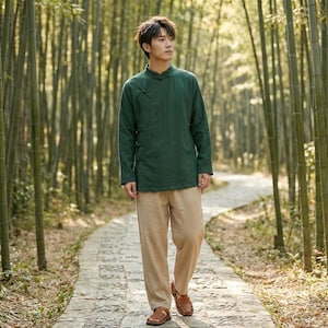 Linnen herenoverhemd met mandarijnkraag, Chinees geïnspireerde minimalistische top, moderne outfit in zen-stijl