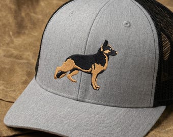 Bestickt Schäferhund Trucker Hat: Klassische GSD Stacking Posture Snapback