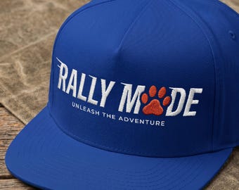 Gestickte Hundemütze im Snapback Zustand, gesticktes Logo