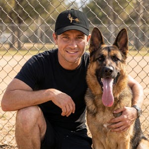 Gorra de pastor alemán bordada: postura de exhibición canina, regalo para amantes, dueños, entrenadores y cuidadores de pastores alemanes. imagen 2