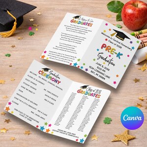 Op de afbeelding: Twee gevouwen witte papieren programma's voor een kleuterdiploma-uitreiking. De tekst bevat A Message to Our Graduates, Welcome to Central Elementary Class of 2026 en een lijst met namen. Het ontwerp bevat kleurrijke sterren en afstudeerhoeden.