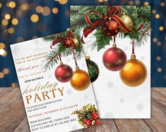 Op de afbeelding: Twee uitnodigingen voor een kerstfeest met een feestelijk ontwerp. De uitnodigingen bevatten kerstballen, hulst en de tekst "Holiday Party" en evenementdetails. De achtergrond is een wazig bokeh-effect.