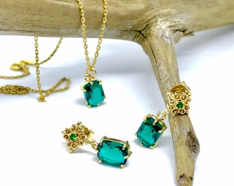 Gift for her, Emerald and Gold Jewelry Set, Emerald Colored Glass Necklace and Earrings, Gold Emerald green jewelry