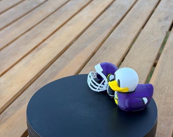 3D Printed Football Fan Duck – Sports Inspired Collectible – Car Dashboard Decor – Unique Sports Gift – Fan Duck