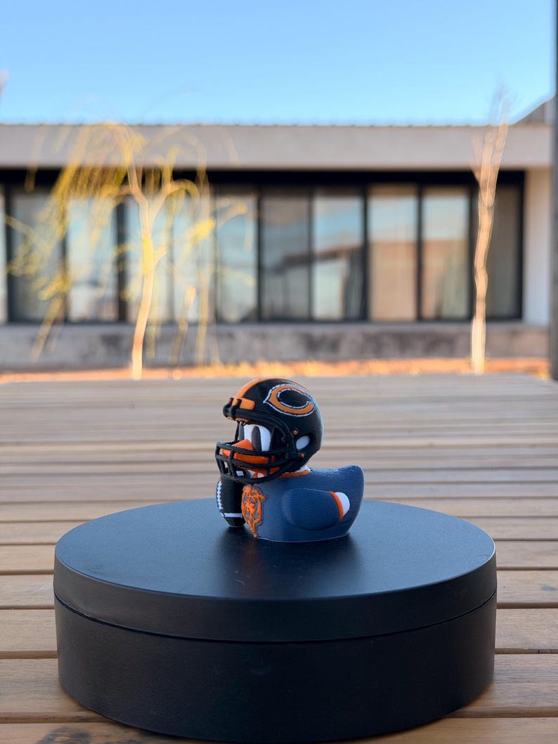 Football Duck – Orange & Navy Blue Colors | 3D Printed Dashboard Collectible | Sports Fan Gift afbeelding 1