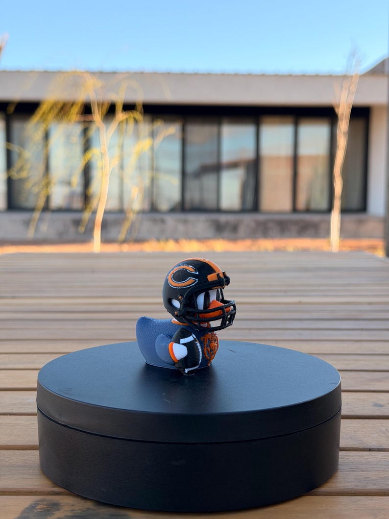 Football Duck – Orange & Navy Blue Colors | 3D Printed Dashboard Collectible | Sports Fan Gift afbeelding 2