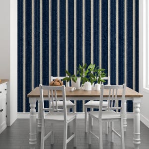 Carta da parati a righe verticali blu navy, rivestimento murale classico e senza tempo, moderna decorazione murale rimovibile staccabile e adesiva per soggiorno e camera da letto