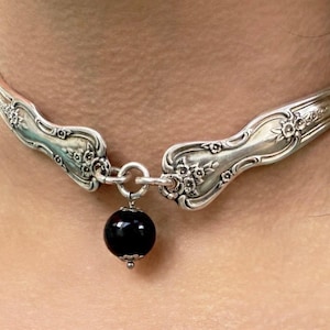 Vintage Choker Halskette handgefertigt aus Silber | Mit Heilkristall geschmückt | Geschenk für Sie | Einstellbare Passform | Antike von 1951 Löffel