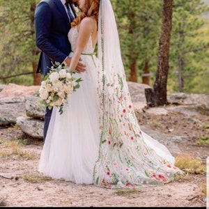 LENNOX VEIL V1, Classic Color, wildflower veil, floral embroidered veil, veil wedding cathedral, veil wedding fingertip, veil wedding