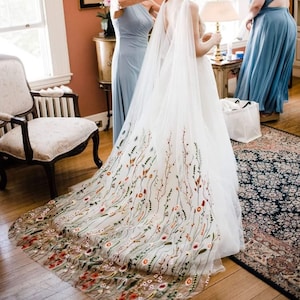LENNOX CAPE VEIL V1, Classic Color, wildflower veil, floral embroidered veil, veil wedding cathedral, veil wedding fingertip, veil wedding