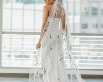 Embroidered Floral Wedding Veil: Green Vine, 3D Flowers