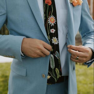 LENNOX TIE, wildflower tie, floral necktie, embroidered flowers, satin tie, men&#39;s floral necktie, groom, groomsmen gift, custom veil