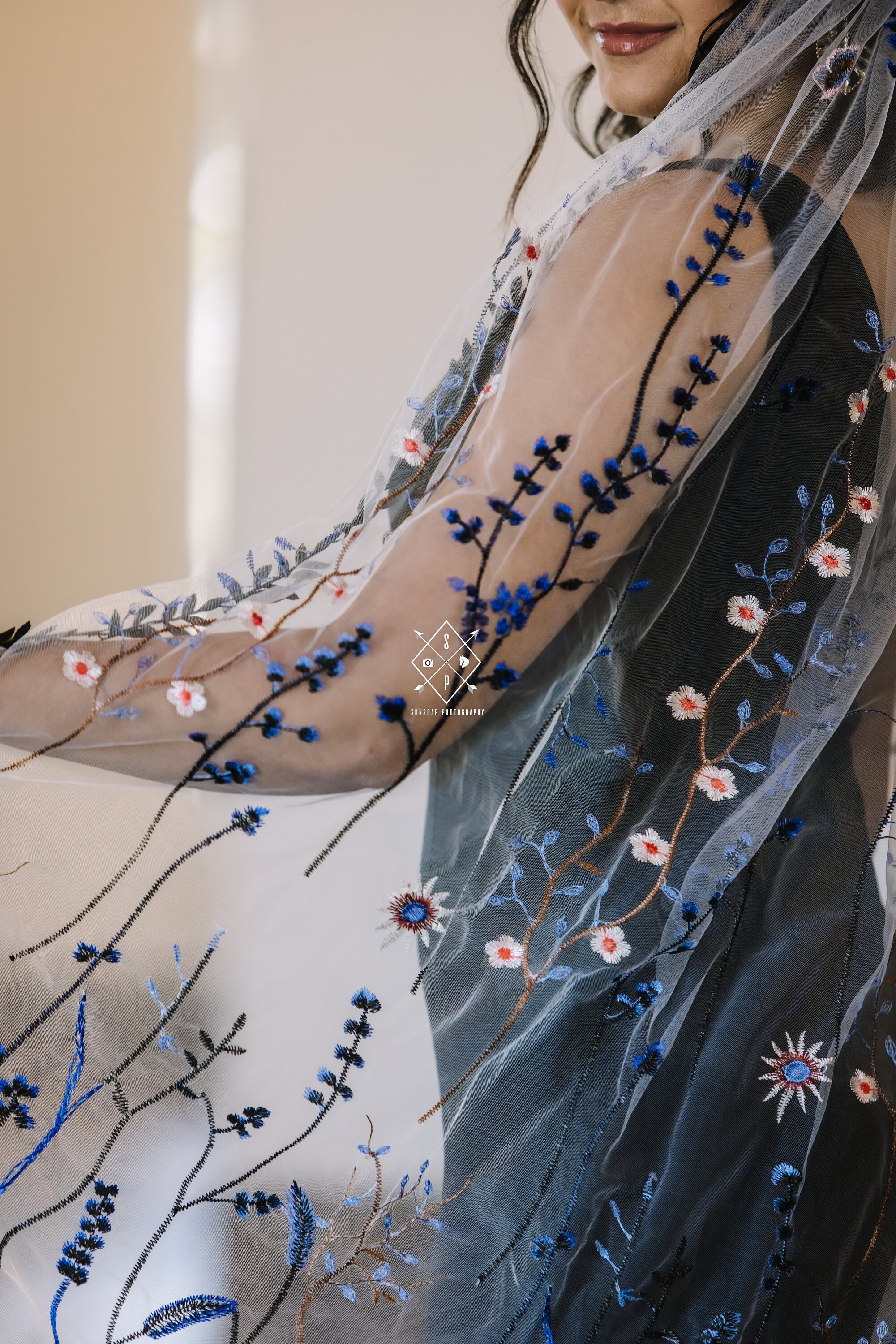 LENNOX VEIL、ブルーカラー、花柄刺繍ベール、花柄ウェディング