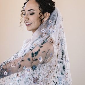 Teal Wildflower Veil, LENNOX VEIL, floral veil embroidered, floral veil wedding, floral veil short, veil fingertip, custom veil