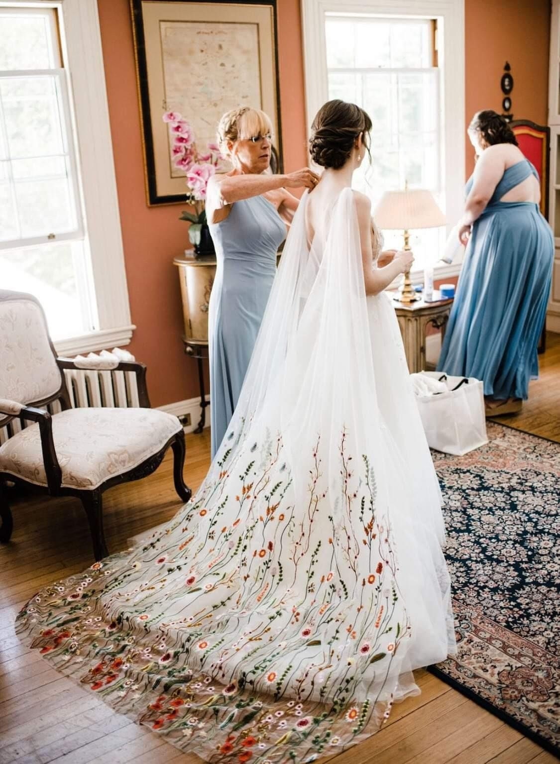 LaVoileRose Lennox Cape Veil V1, Classic Color, Wildflower Veil, Floral Embroidered Veil, Veil Wedding Cathedral, Veil Wedding Fingertip, Veil Wedding LaVoileRose Lennox Cape Veil V1, Classic Color, Wildflower Veil, Floral Embroidered Veil, Veil Wedding Cathedral, Veil Wedding Fingertip, Veil Wedding