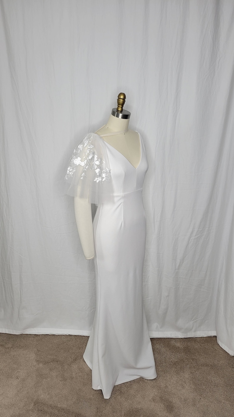 A pair of detachable, double layer puff sleeves, made of ultra soft tulle and floral lace.