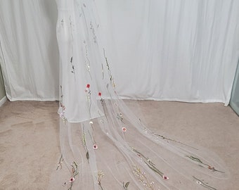 LENNOX VEIL V3, Classic Color, wildflower veil, floral embroidered veil, veil wedding cathedral, veil wedding fingertip, veil wedding