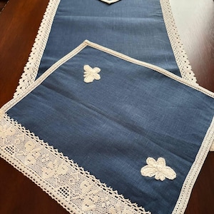 Set of handmade table clothes: runner and 2 napkins