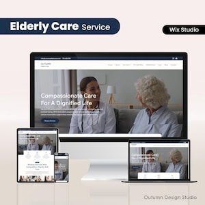 Può includere: Mockup digitale di un sito web per un servizio di assistenza agli anziani, visualizzato su un computer desktop, un tablet e uno smartphone. Il design del sito web presenta il testo "Compassionate Care For A Dignified Life".
