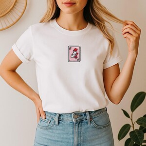 T-shirt con biglietto d'amore ricamato - T-shirt minimalista con cuore - T-shirt unisex 100% cotone - Regalo carino per lei o per lui - T-shirt personalizzata estetica