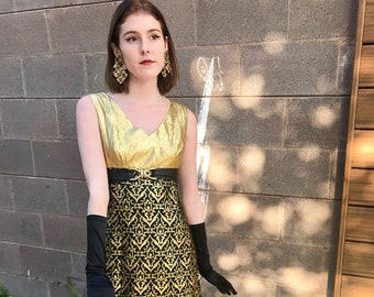 Vestido brocado preto e dourado dos anos 60