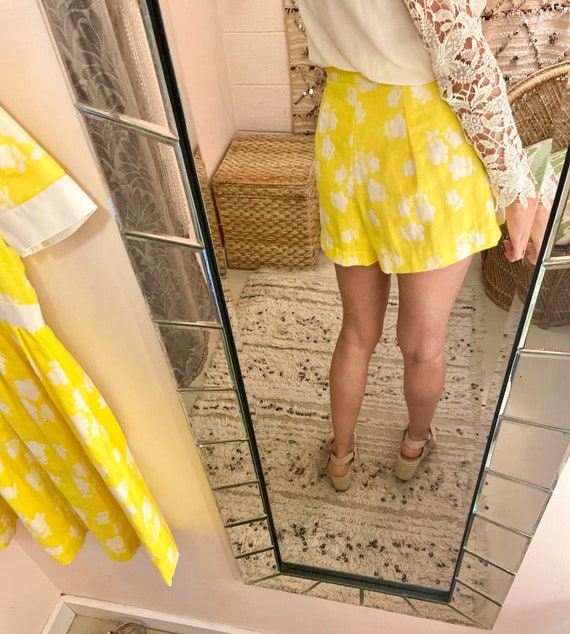 One of a Kind Handmade 1960s Yellow + White Flora… - image 4