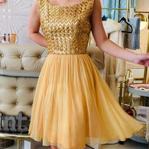 dress in fashions from the motown era Is this dress considered motown? Can I see some of MOTOWN clothings?