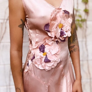 1920s Pale Pink Art Deco Flapper Dress with Floral Detail