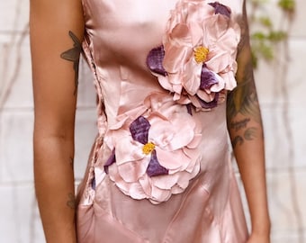 1920s Pale Pink Art Deco Flapper Dress with Floral Detail