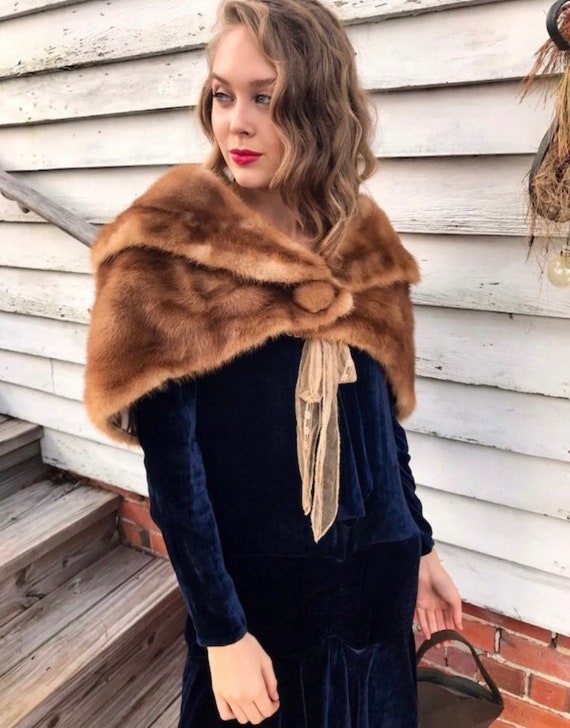 1950s Fur Shrug with Fold Over Collar and Fur But… - image 1