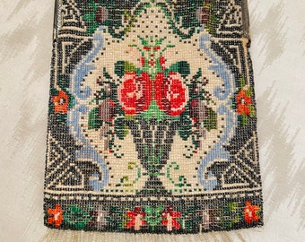 Porte-monnaie ancien en perles, roses, franges, Années 1920