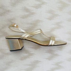 1960er Jahre Gold Leder Blockabsatz Sandalen