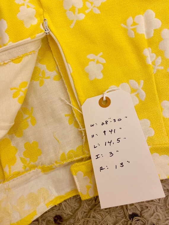 One of a Kind Handmade 1960s Yellow + White Flora… - image 5