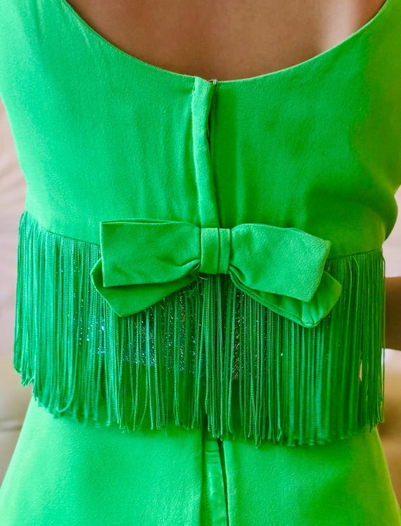 1960s Mod Kelly Green Go-go Mini Dress With Silver Lurex Fringe + Bow Detail - Etsy Israel 1960s Mod Kelly Green Go-go Mini Dress With Silver Lurex Fringe + Bow Detail - Etsy Israel