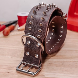 Robustes Hundehalsband mit Spikes, für Große Hunde | Starke verzierte Zahnrad, Edelstahl, handgemacht in USA | FATBOY BRAUN