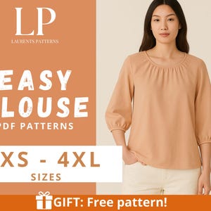 Könnte beinhalten: Eine Frau trägt eine pfirsichfarbene Bluse mit Dreiviertelärmeln und gerafftem Ausschnitt. Das Bild enthält den Text "EASY BLOUSE PDF PATTERNS" und "XS - 4XL SIZES". Der Text "GIFT: Free pattern!" ist ebenfalls sichtbar.