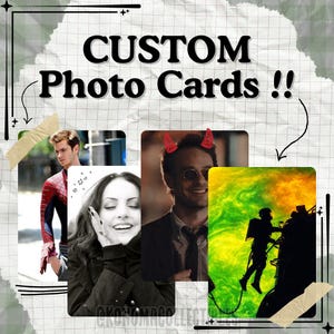 Könnte beinhalten: Individuelle Fotokarten mit verschiedenen Bildern, darunter eine Person im Spider-Man-Anzug, ein Schwarz-Weiß-Foto einer Frau, ein Mann mit roten Teufelshörnern und eine Silhouette vor einem grün-gelben Hintergrund. Der Text "CUSTOM Photo Cards !!" ist zu sehen.
