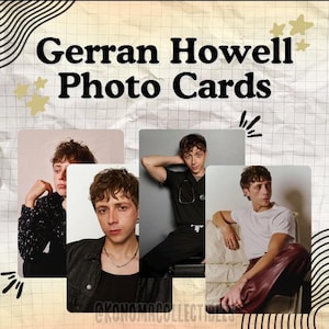 Puede incluir: Tarjetas fotográficas de Gerran Howell, con múltiples imágenes del actor en varias poses. Las tarjetas están dispuestas sobre un fondo texturizado con el texto "Gerran Howell Photo Cards" en la parte superior. Las tarjetas son rectangulares con esquinas redondeadas.