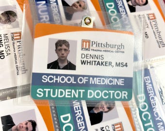 NUOVO The Pitt Badge identificativi / Adesivo per foto Dennis Whitaker Robby Hucklerobby Santos Langdon Abbot Regalo personalizzato fatto a mano