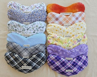 Microwavable heart-shaped grain-filled natural heating pad with washable cover