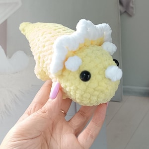 No Sew Triceratops Crochet Pattern PDF Beginner Friendly Dinosaur Amigurumi Palm Plushie Dino.
Uses basic stitches and simple techniques
Compact and portable – ideal for crocheting on the go
Perfect for dinosaur lovers and amigurumi fans
Customizable colors for unique dino creations
