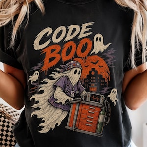 Sjuksköterska, kod-boo-tröja, Halloween-sjuksköterska, rolig sjuksköterska-tröja, RN-humor, legitimerade sjuksköterskor, bus eller godis, Comfort Colors-sommarhelgen