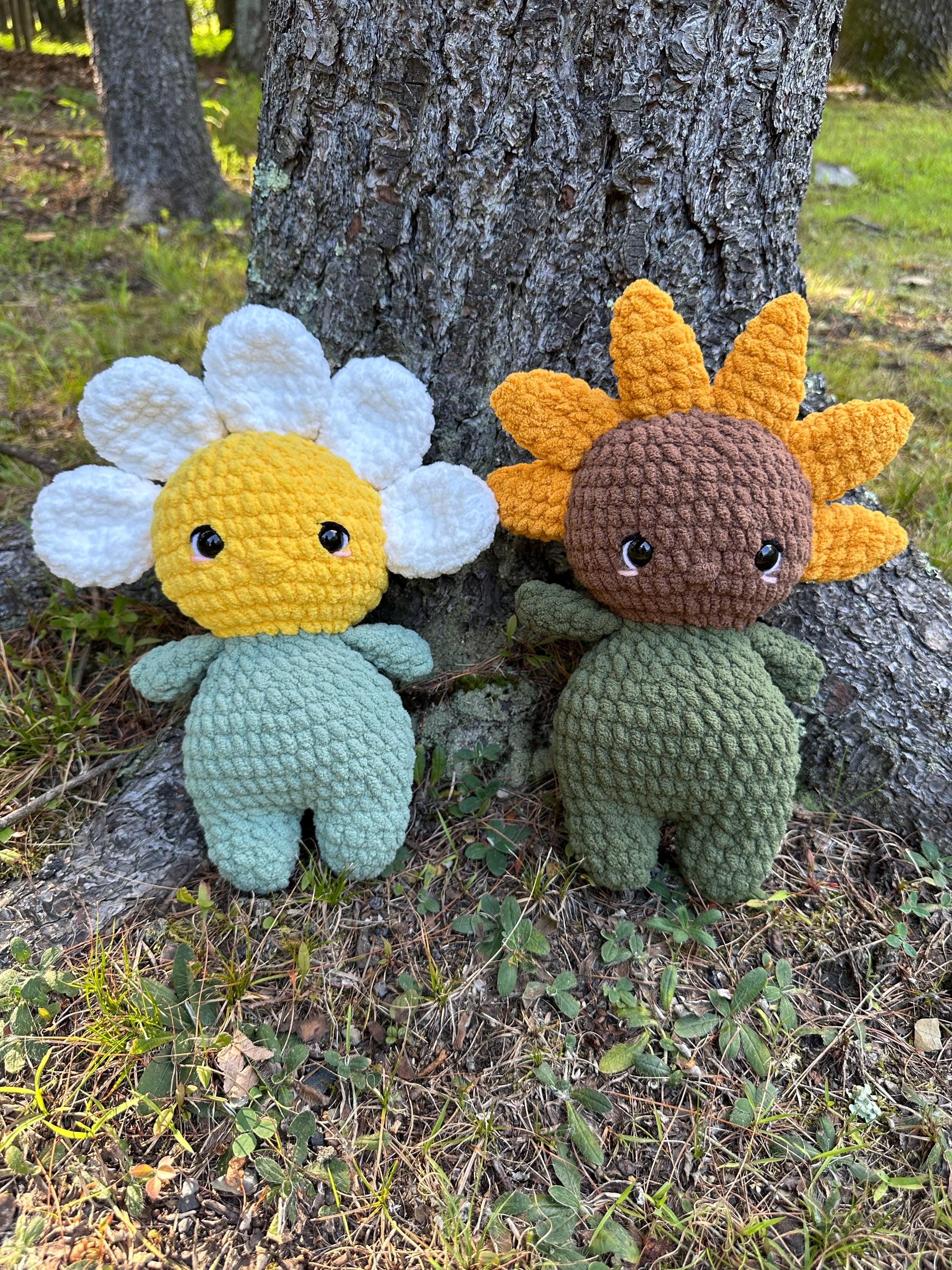 Sunny and Daisy Crochet Flower Plushies – Handmade Sunflower and Daisy Amigurumi Stuffed Toys, Cottagecore Home Décor, Gift for Flower Lover - Thumbnail 2