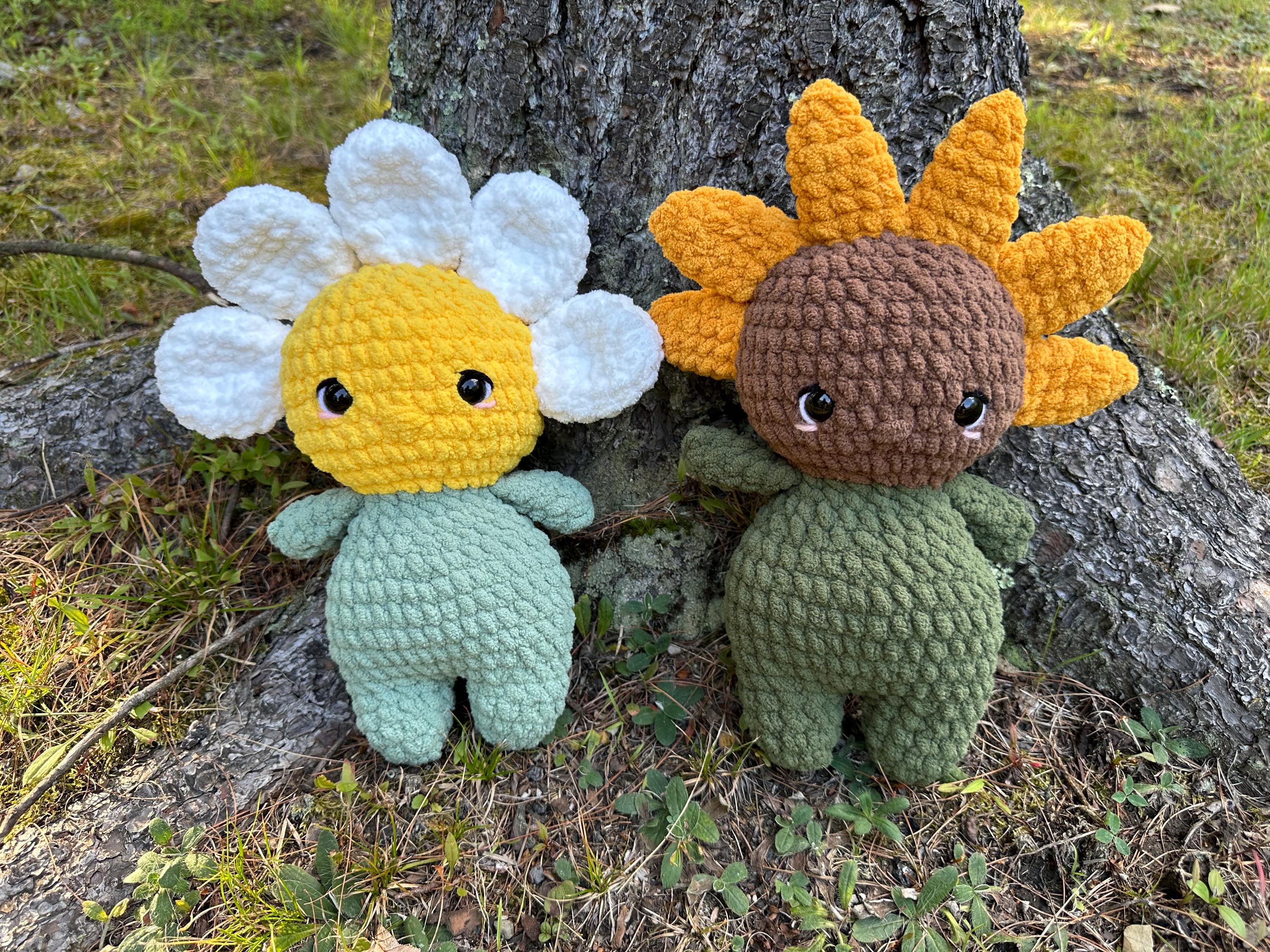 Sunny and Daisy Crochet Flower Plushies – Handmade Sunflower and Daisy Amigurumi Stuffed Toys, Cottagecore Home Décor, Gift for Flower Lover