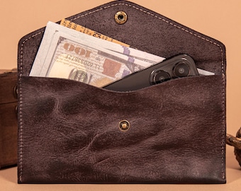 Portafoglio in pelle artigianale con busta portadenaro, portafoglio per cellulare in pelle bovina, design sottile e minimalista.