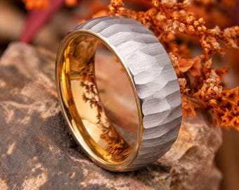 Anello personalizzato in tungsteno da 8 mm, finitura opaca martellata a mano, fede nuziale minimalista unisex, gioiello per tutti i giorni