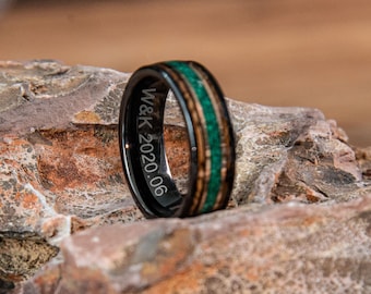 Anillo de boda de tungsteno negro con grabado personalizado, incrustaciones de ópalo verde y madera de barril de whisky, ajuste cómodo, regalo para él.