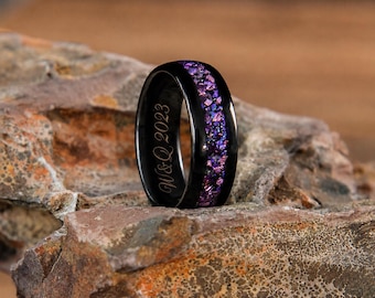 Anello Twilight / Incisione personalizzata in tungsteno nero lucido con intarsio di cristallo viola, anello unisex, anello di promessa per uomo e donna