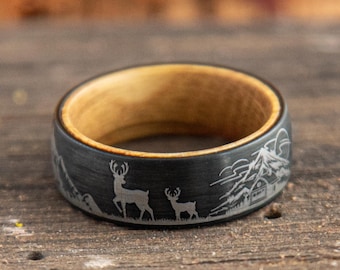 Anello in tungsteno nero da 8 mm, con incisione di cervo di montagna, fascia interna in legno, gioiello ispirato alla natura, regalo per lui.