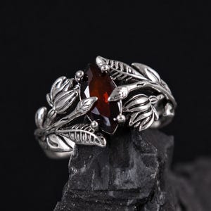 Medieval Leaf Carved Copper Ring, Ruby Inlay Band, Delicate Nature Inspired Jewelry, Unisex Couple Jewelry Gift for Nature Lovers
